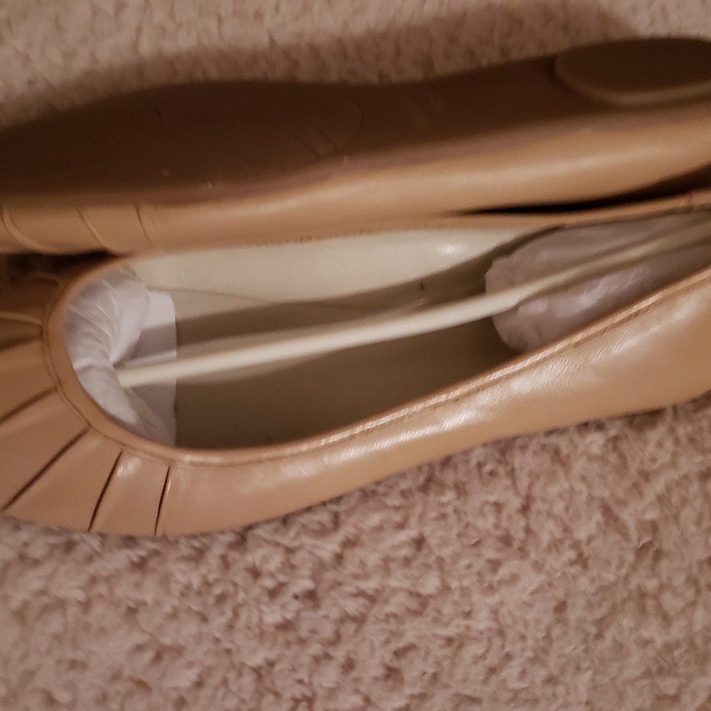 Shoes - Picture 3 of 4